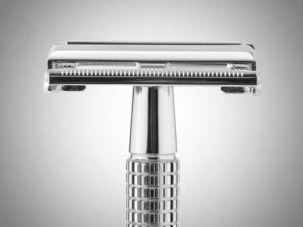 How to clean a safety razor